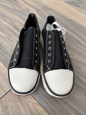 NWOT Lian Orthopedic Black Canvas Sneakers with White Toe Caps and top stitching